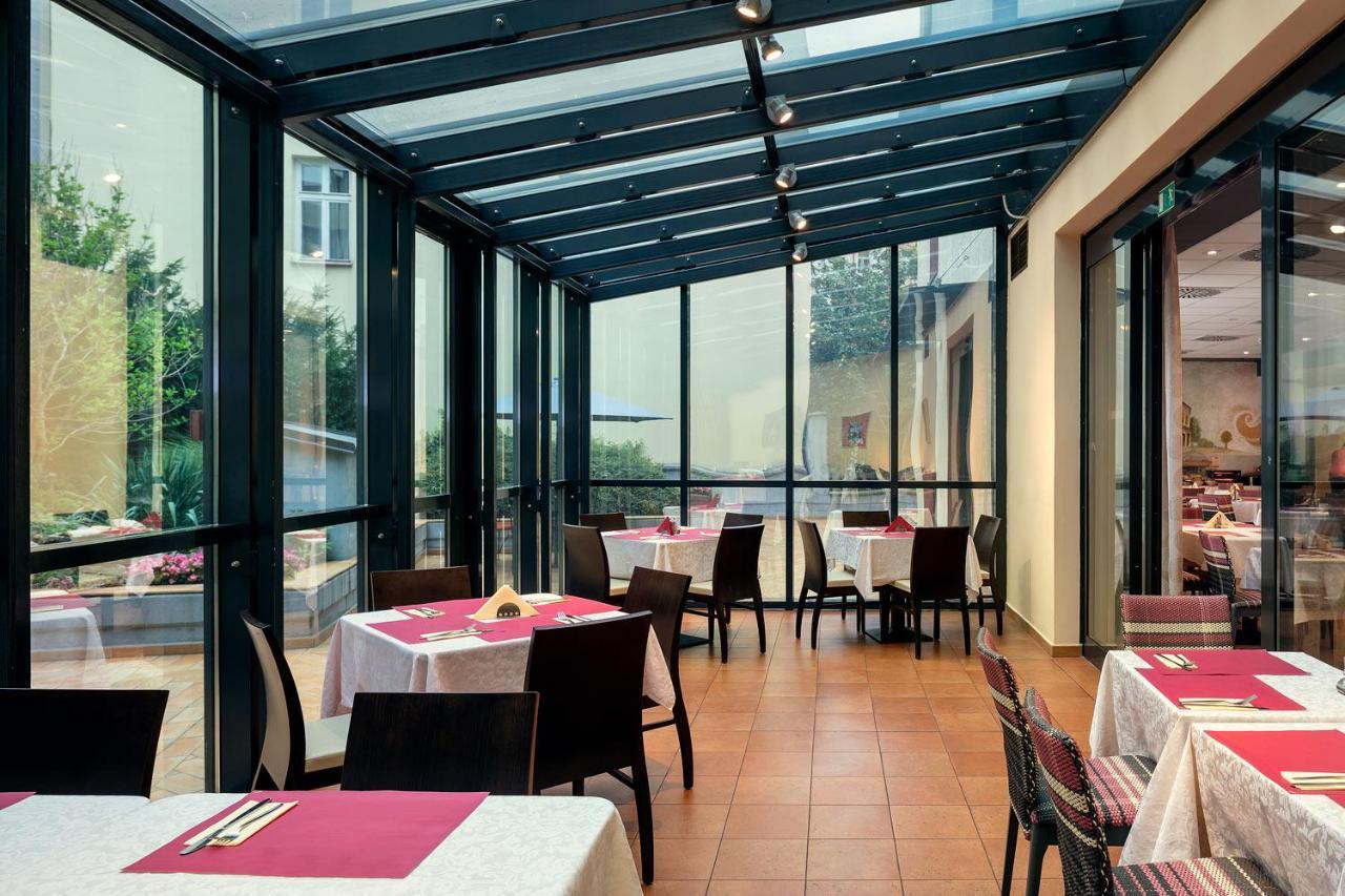 Hotel Roma Praga Esterno foto