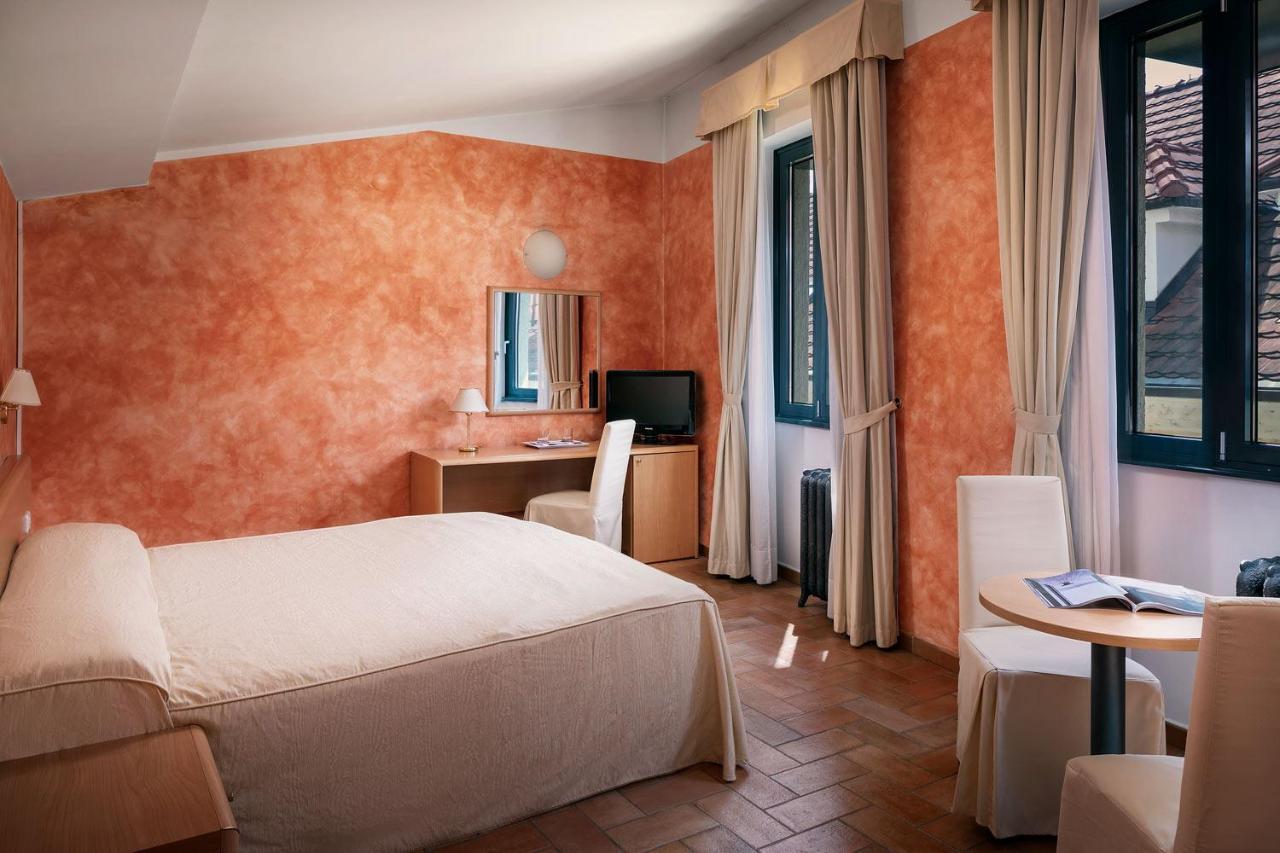 Hotel Roma Praga Esterno foto